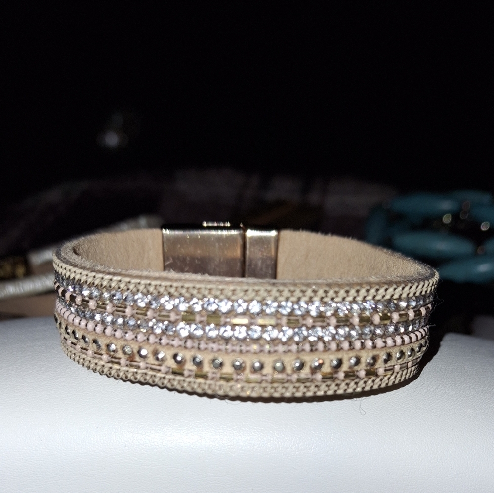 Pair Boho Leather Wrap Magnetic Bracelets In Tan, Cream And Gold EUC - Picture 8 of 12